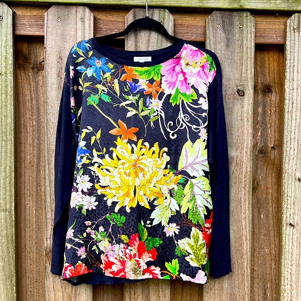 Johnny was, size medium thin blouse/sweatshirt.